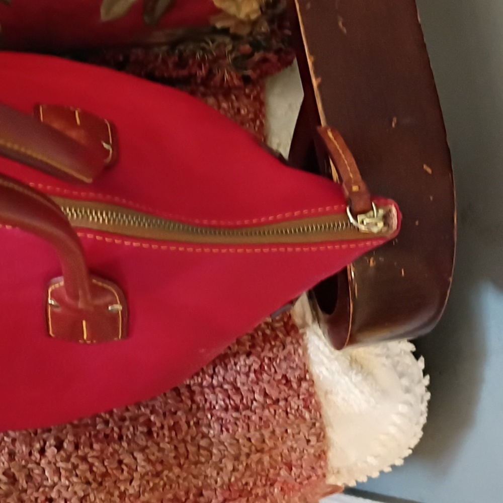 Dooney & Bourke Red Leather Tote /Oversized Bag with Original Dust Bag - Picture 8 of 12